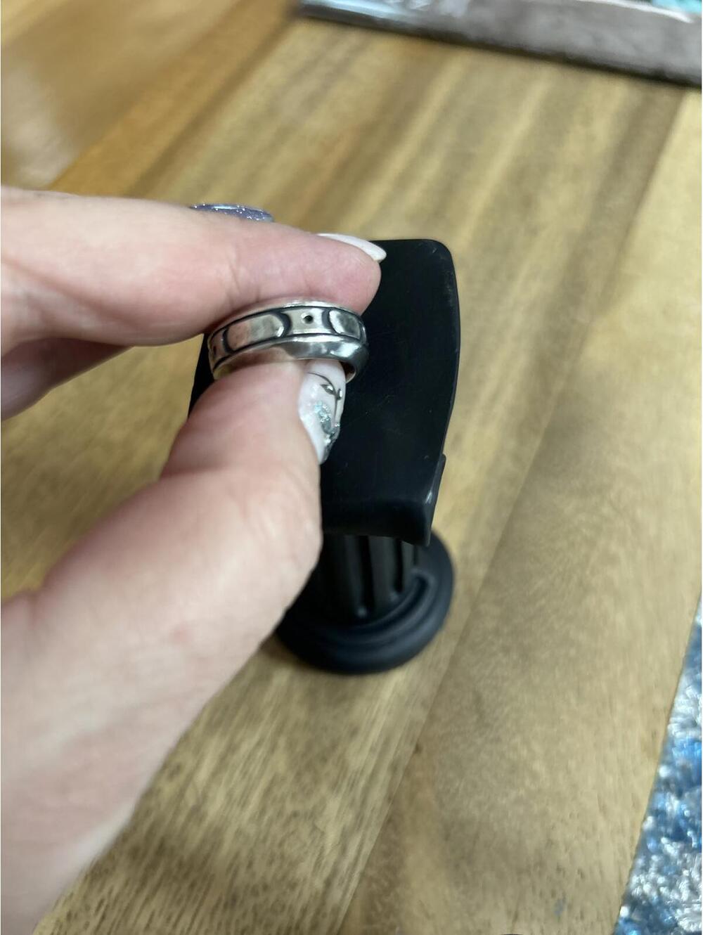 Silver Band Ring - Picture 3 of 4